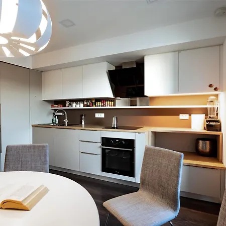 Elegant 1-bedroom Near Hill Forest * Laibach