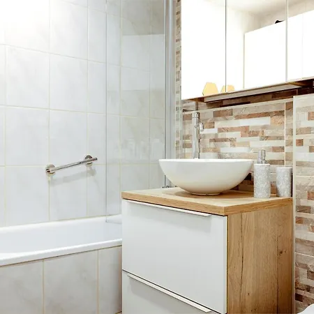 Apartment Elegant 1-bedroom Near Hill Forest Ljubljana