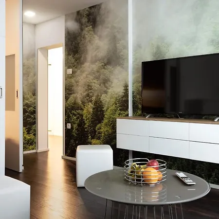 Elegant 1-bedroom Near Hill Forest Appartamento Lubiana
