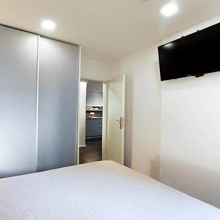 Elegant 1-bedroom Near Hill Forest Appartamento Lubiana