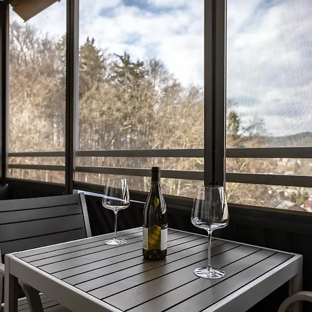 Apartmán Elegant 1-bedroom Near Hill Forest