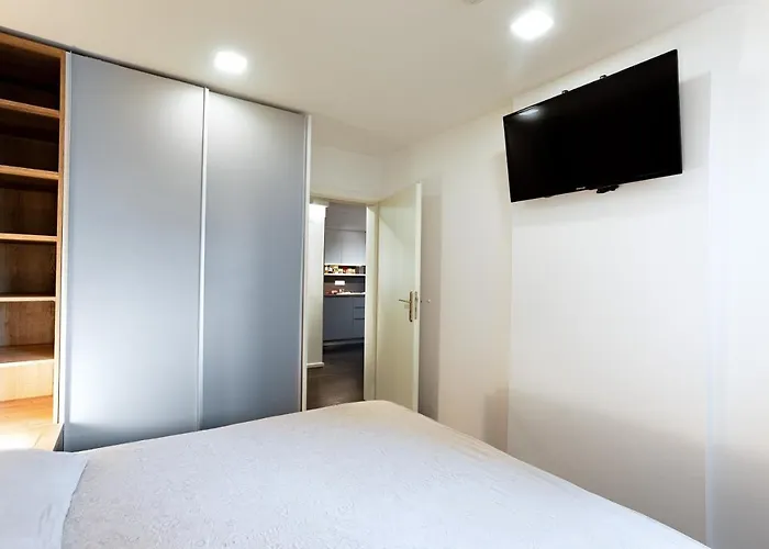 Elegant 1-bedroom Near Hill Forest Apartmán Lublaň